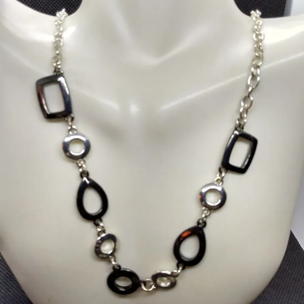 Liz Claiborne dazed‎ necklace